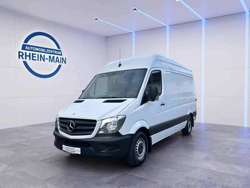 Mercedes-Benz Sprinter 316 CDI L2H2 im Studio des Automobilzentrums Rhein-Main