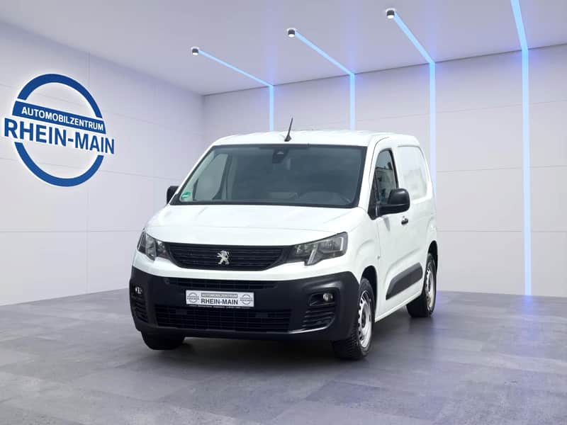 Peugeot Partner Premium L1 im Studio des Automobilzentrums Rhein-Main