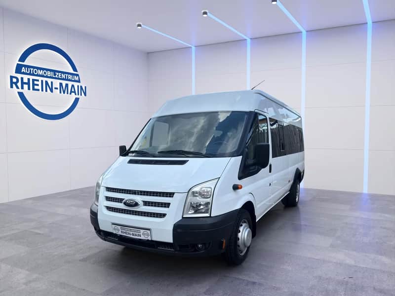 Ford Transit Bus 17-Sitzer im Studio des Automobilzentrums Rhein-Main